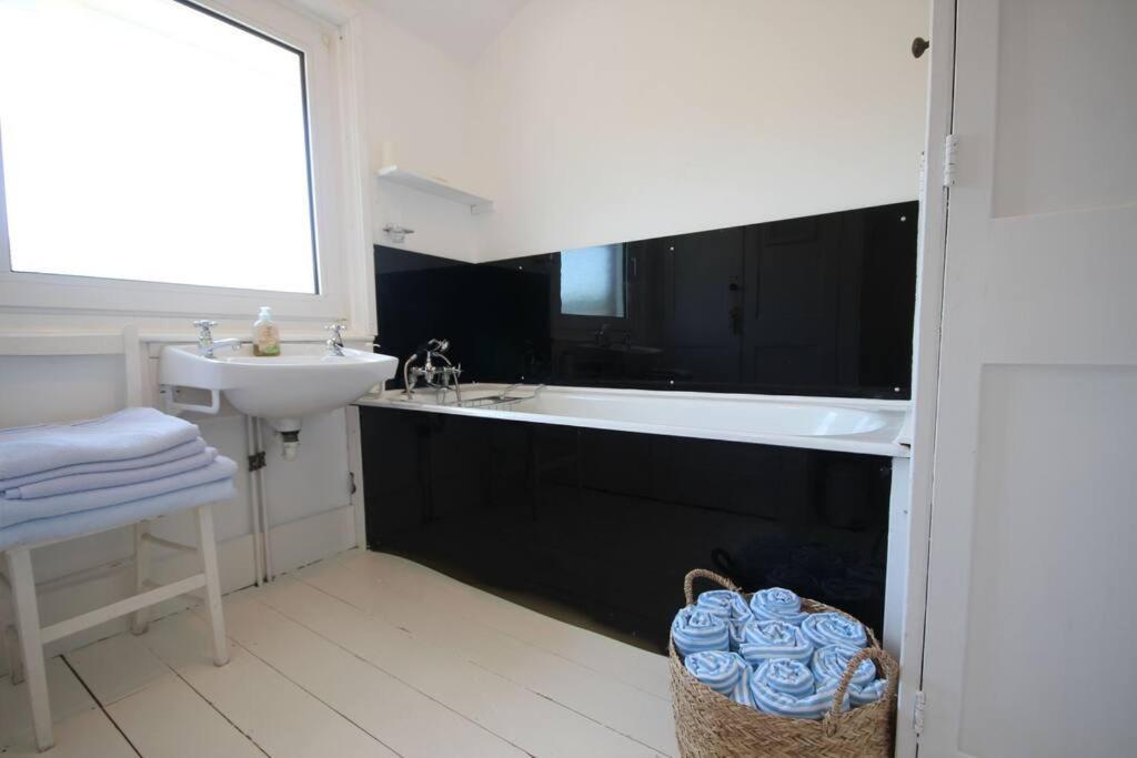 Downsview Villa Kingsdown  Dış mekan fotoğraf
