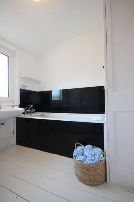 Downsview Villa Kingsdown  Dış mekan fotoğraf