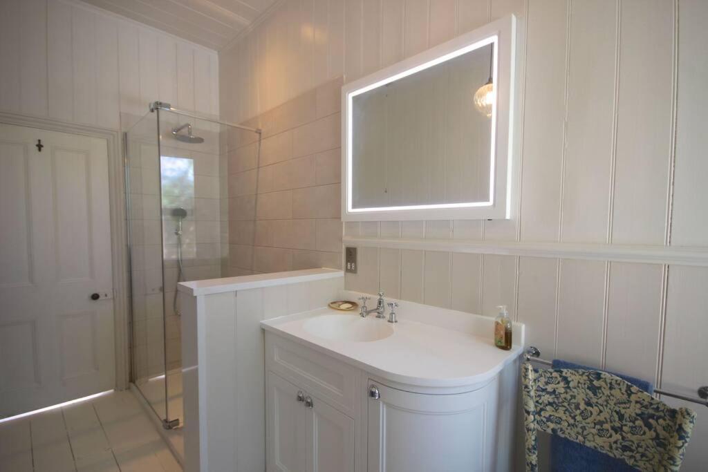 Downsview Villa Kingsdown  Dış mekan fotoğraf